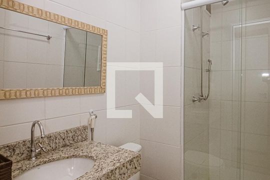 Banheiro da Suíte de apartamento à venda com 2 quartos, 56m² em Partenon, Porto Alegre