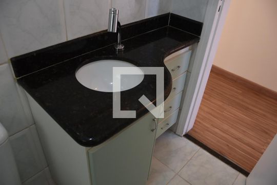 Banheiro de apartamento para alugar com 3 quartos, 65m² em Parque Joao de Vasconcelos, Sumaré