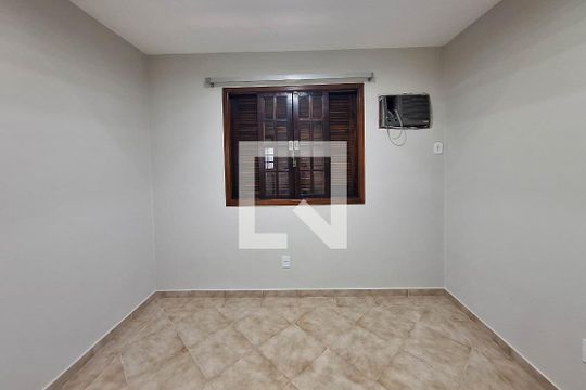 Quarto 1 de casa à venda com 7 quartos, 400m² em Piratininga, Niterói