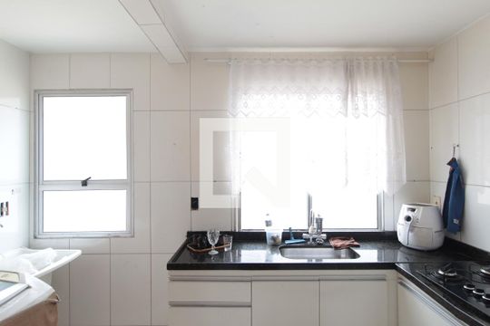 Cozinha e Área de Serviço de apartamento à venda com 3 quartos, 60m² em São João Batista, Belo Horizonte