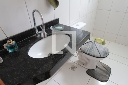 Banheiro Social de apartamento à venda com 3 quartos, 60m² em São João Batista, Belo Horizonte