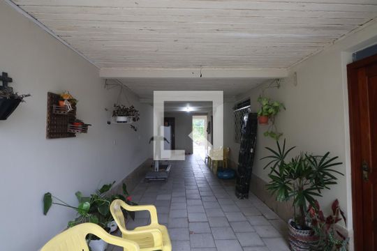 Garagem de casa à venda com 3 quartos, 130m² em Estância Velha, Canoas