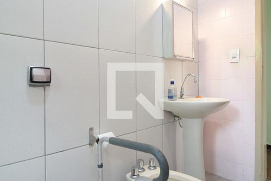 Banheiro Social de casa para alugar com 4 quartos, 200m² em Venda Nova, Belo Horizonte