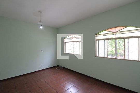 Casa para alugar com 4 quartos, 200m² em Venda Nova, Belo Horizonte