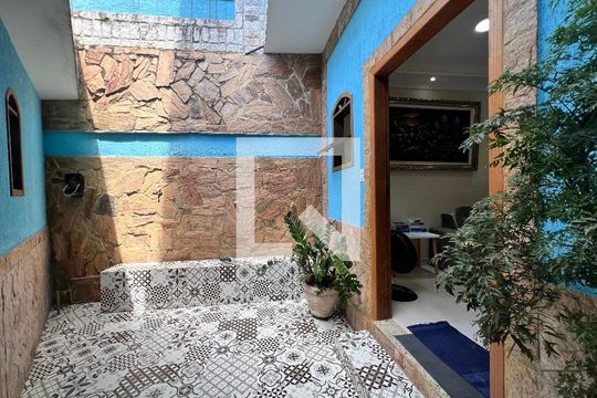 Entrada  de casa à venda com 2 quartos, 180m² em Freguesia (jacarepaguá), Rio de Janeiro