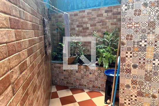 Quintal fundos  de casa para alugar com 2 quartos, 180m² em Freguesia (jacarepaguá), Rio de Janeiro