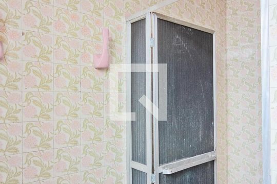 Banheiro e área de serviço de casa para alugar com 1 quarto, 40m² em Casa Verde, São Paulo