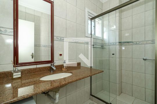 Banheiro da Suíte de casa de condomínio à venda com 3 quartos, 247m² em Sarandi, Porto Alegre