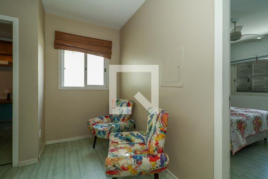 Acesso aos quartos de casa de condomínio à venda com 3 quartos, 247m² em Sarandi, Porto Alegre