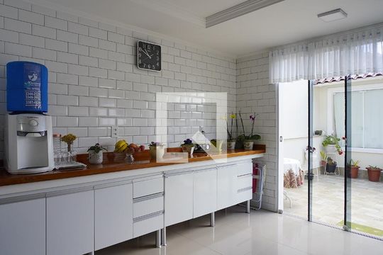 Cozinha de casa à venda com 4 quartos, 234m² em Jardim Itu, Porto Alegre