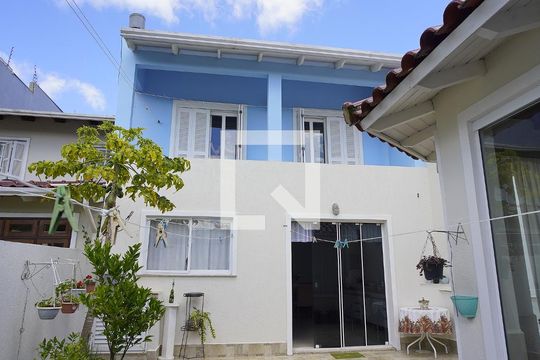 Pátio de casa à venda com 4 quartos, 234m² em Jardim Itu, Porto Alegre
