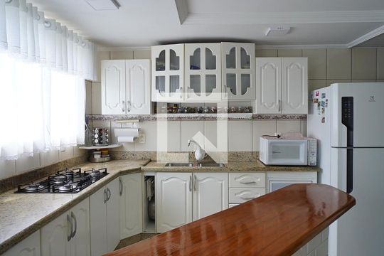 Cozinha de casa à venda com 4 quartos, 234m² em Jardim Itu, Porto Alegre