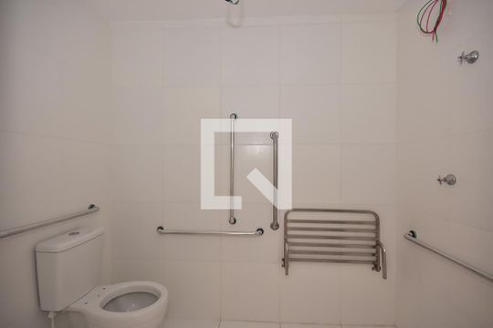 Banheiro de kitnet/studio à venda com 1 quarto, 17m² em Vila Andrade, São Paulo