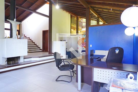 Sala de casa para alugar com 4 quartos, 300m² em Lagoa da Conceição, Florianópolis