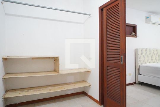 Closet de casa para alugar com 4 quartos, 300m² em Lagoa da Conceição, Florianópolis