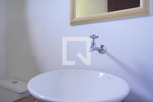 Lavabo de casa para alugar com 4 quartos, 300m² em Lagoa da Conceição, Florianópolis