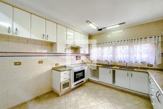 Cozinha de casa à venda com 4 quartos, 365m² em Vila Bertioga, São Paulo