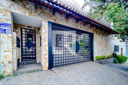 Fachada de casa à venda com 4 quartos, 365m² em Vila Bertioga, São Paulo
