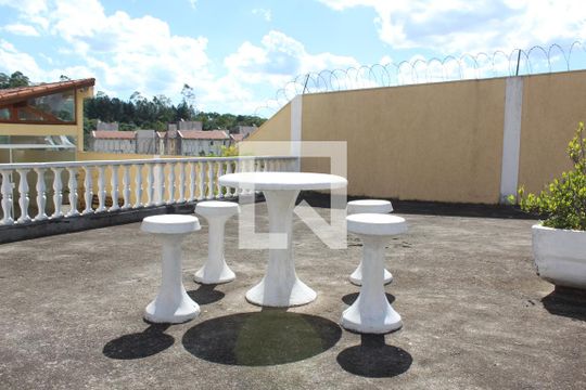Área comum de casa de condomínio para alugar com 2 quartos, 68m² em Chácara Canta Galo, Cotia