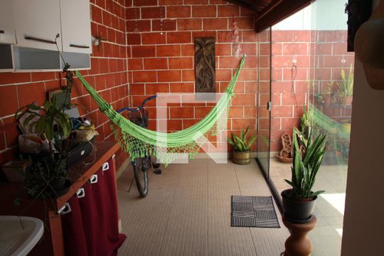 Área comum de casa de condomínio para alugar com 2 quartos, 68m² em Chácara Canta Galo, Cotia