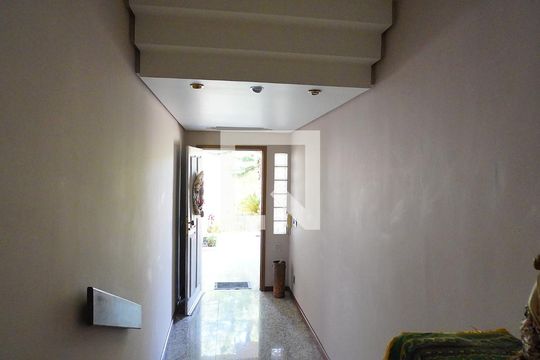 Corredor de casa para alugar com 3 quartos, 350m² em Chácara das Pedras, Porto Alegre