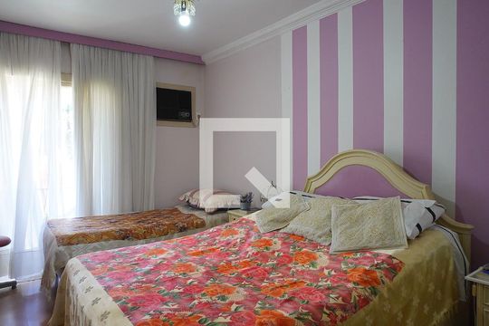 Suite de casa para alugar com 3 quartos, 350m² em Chácara das Pedras, Porto Alegre