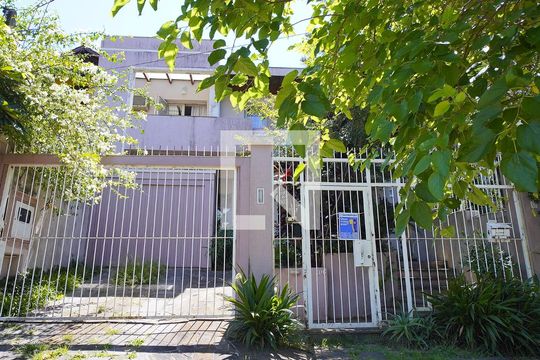 Fachada da Casa de casa para alugar com 3 quartos, 350m² em Chácara das Pedras, Porto Alegre