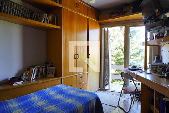 Quarto 1 de casa para alugar com 3 quartos, 350m² em Chácara das Pedras, Porto Alegre
