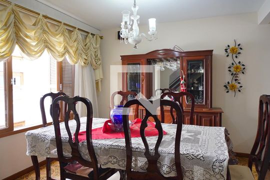 Sala de casa para alugar com 3 quartos, 350m² em Chácara das Pedras, Porto Alegre