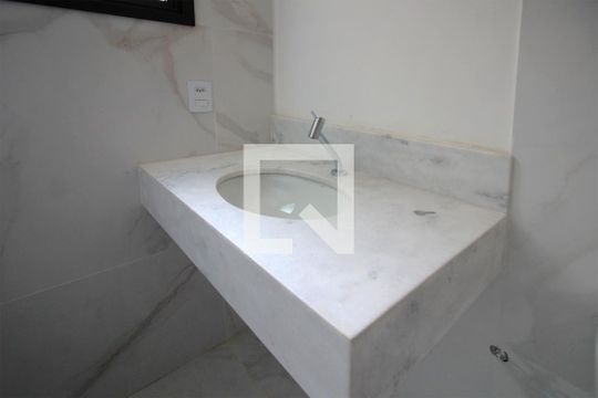 Banheiro de apartamento para alugar com 3 quartos, 96m² em Comiteco, Belo Horizonte