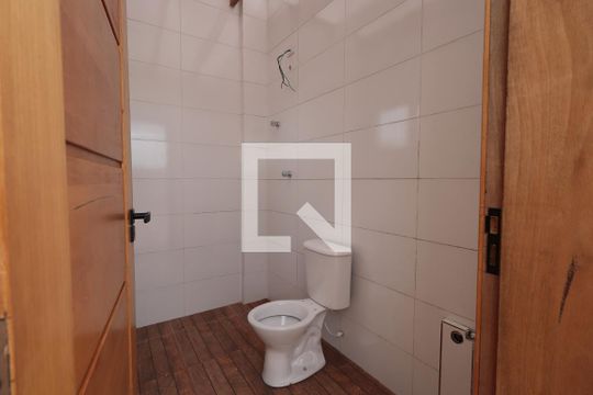 Banheiro de serviço de apartamento para alugar com 2 quartos, 52m² em Penha de França, São Paulo