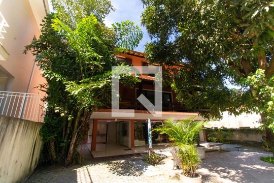 Fachada de casa de condomínio à venda com 4 quartos, 370m² em Itaipu, Niterói