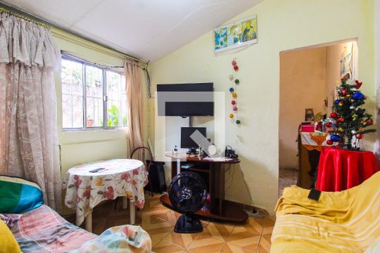 Casa à venda com 3 quartos, 240m² em Conjunto Residencial José Bonifácio, São Paulo