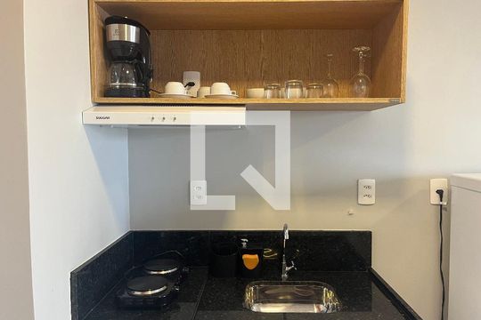 Cozinha de apartamento para alugar com 1 quarto, 31m² em Pompeia, São Paulo