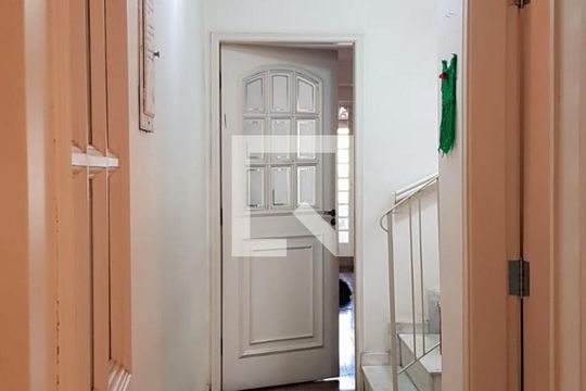 Escadas de casa para alugar com 3 quartos, 178m² em Campo Belo, São Paulo