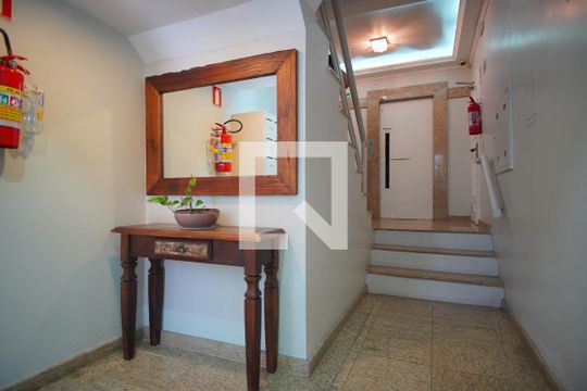 Hall de Entrada de apartamento à venda com 4 quartos, 150m² em Passo D’areia, Porto Alegre