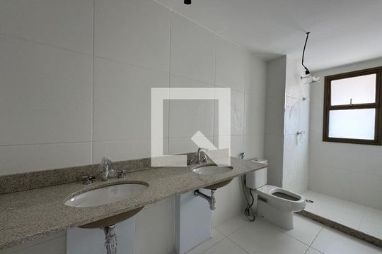 Suíte 3 - Banheiro de apartamento à venda com 4 quartos, 372m² em Barra da Tijuca, Rio de Janeiro