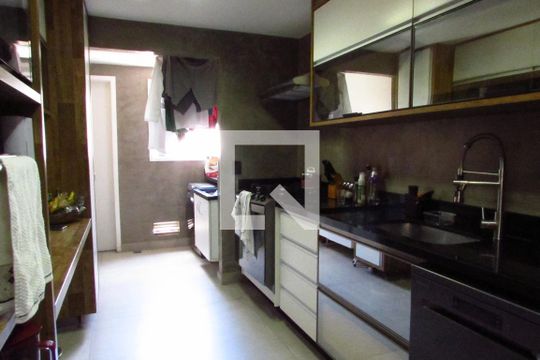 Cozinha de apartamento para alugar com 3 quartos, 233m² em Cidade São Francisco, São Paulo