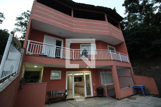 Fachada Interna de casa de condomínio à venda com 5 quartos, 700m² em Taquara, Rio de Janeiro