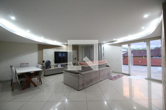 Casa de Condomínio à venda com 5 quartos, 700m² em Taquara, Rio de Janeiro