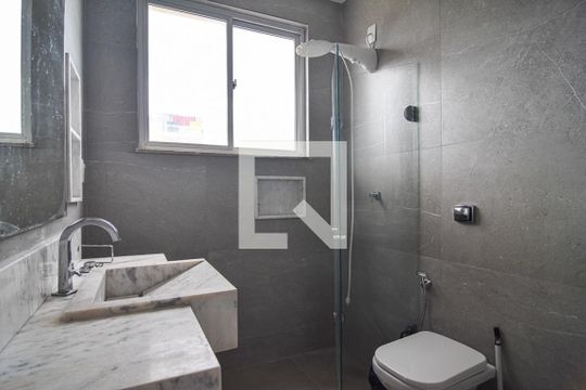 Banheiro de apartamento à venda com 1 quarto, 50m² em Centro, Niterói