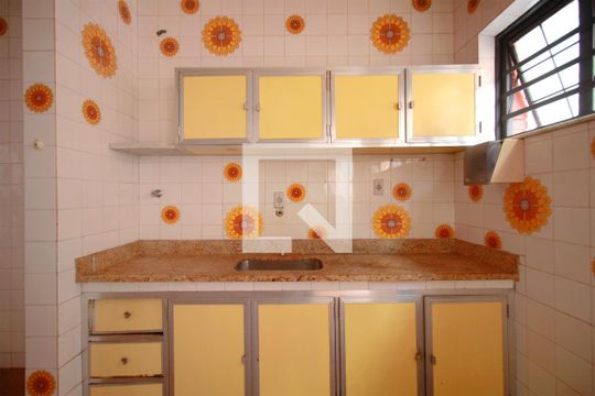 Cozinha de casa à venda com 5 quartos, 200m² em Cidade Nova, Belo Horizonte