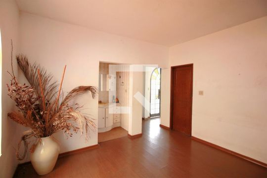 Sala de Estar de casa à venda com 5 quartos, 200m² em Cidade Nova, Belo Horizonte