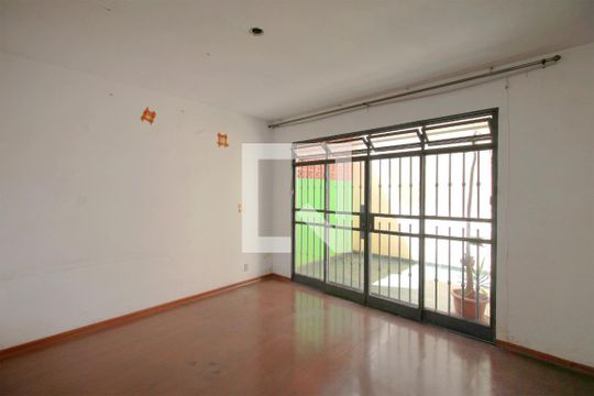 Sala de casa à venda com 5 quartos, 200m² em Cidade Nova, Belo Horizonte