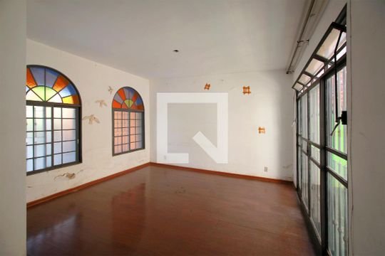 Sala de casa à venda com 5 quartos, 200m² em Cidade Nova, Belo Horizonte