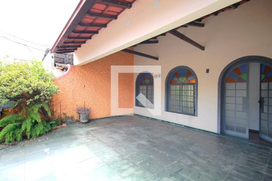 Garagem de casa à venda com 5 quartos, 200m² em Cidade Nova, Belo Horizonte