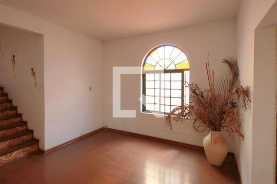 Sala de Estar de casa à venda com 5 quartos, 200m² em Cidade Nova, Belo Horizonte