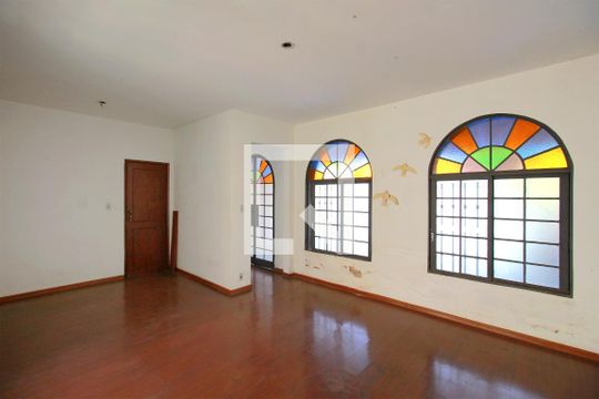 Casa à venda com 5 quartos, 200m² em Cidade Nova, Belo Horizonte