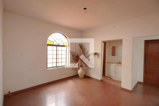 Sala de Estar de casa à venda com 5 quartos, 200m² em Cidade Nova, Belo Horizonte