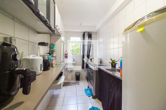 Cozinha de apartamento para alugar com 2 quartos, 51m² em Vila Nova Curuçá, São Paulo